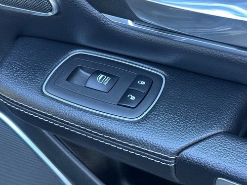 Used 2024 RAM 1500 Laramie image 22