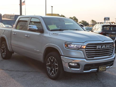 Used 2026 RAM 1500 Laramie AWD/4WD image 3