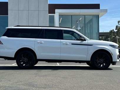 New 2027 Lincoln Navigator L Reserve w/ Jet Appearance Package