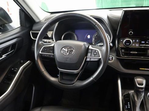 Certified 2023 Toyota Highlander XLE image 15