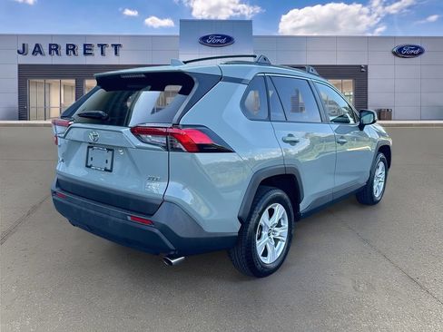 Used 2019 Toyota RAV4 XLE w/ Convenience Package FWD image 7