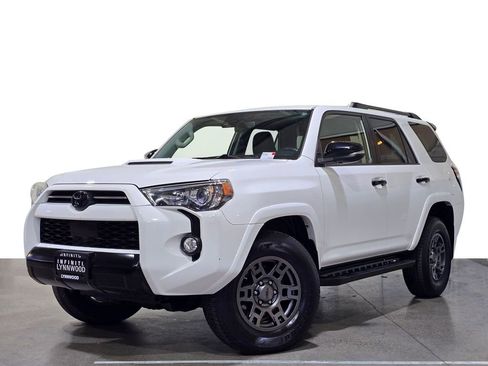 Used 2020 Toyota 4Runner Venture image 1