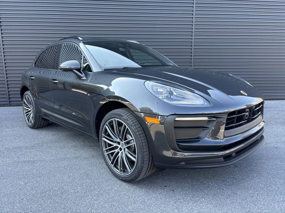 Certified 2026 Porsche Macan AWD/4WD image 8