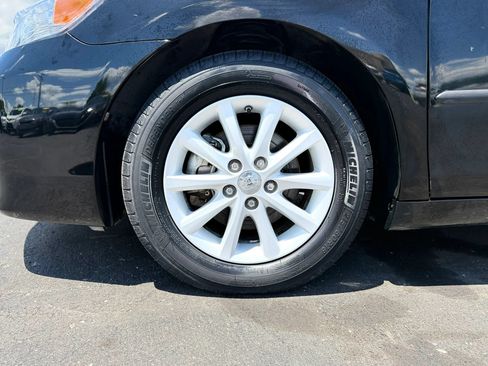 Used 2011 Toyota Camry XLE FWD image 39