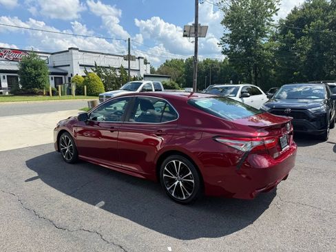 Used 2018 Toyota Camry SE w/ Moonroof Package FWD image 5