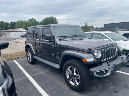 Used 2019 Jeep Wrangler Unlimited Sahara AWD/4WD image 3