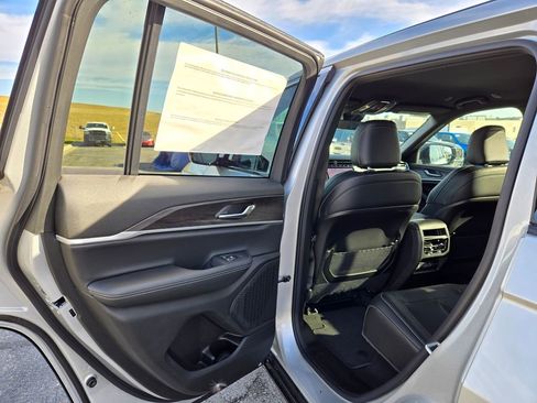 New 2025 Jeep Grand Cherokee Limited image 27