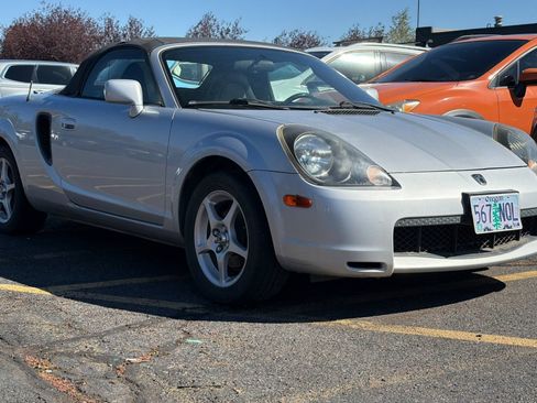 Used 2001 Toyota MR2 RWD image 2