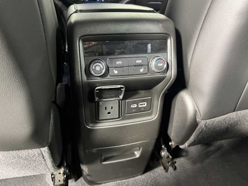 Used 2023 GMC Acadia SLT w/ Elevation Edition FWD image 28