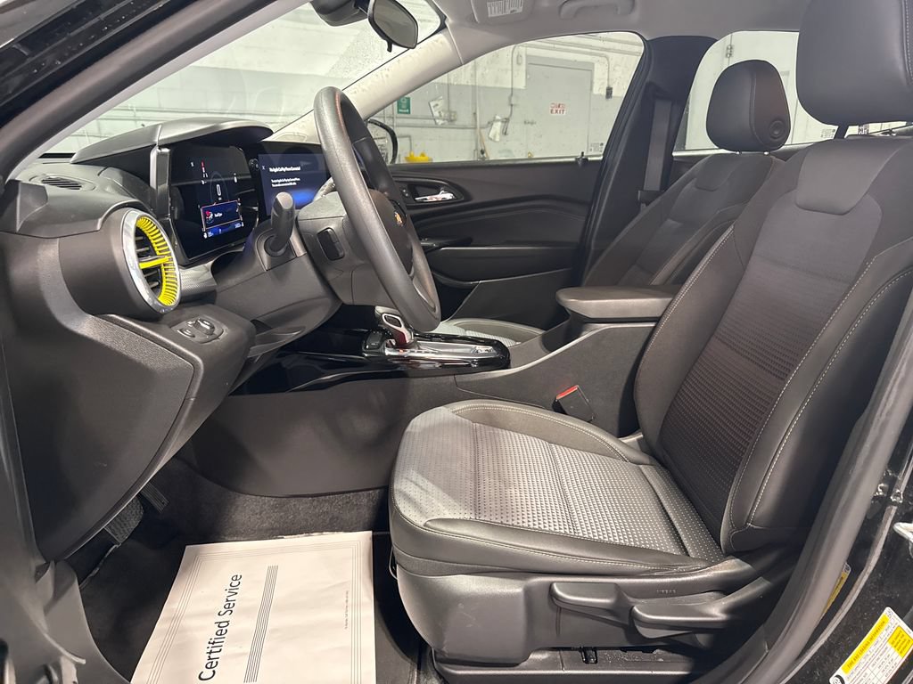 Used 2024 Chevrolet Trax LT FWD image 23