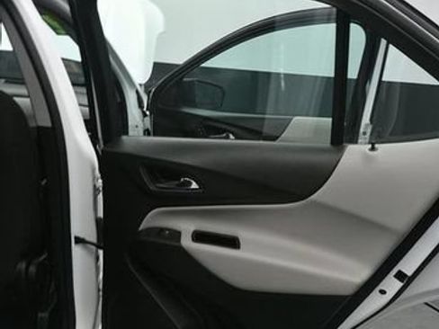 Used 2022 Chevrolet Equinox LS AWD/4WD image 16