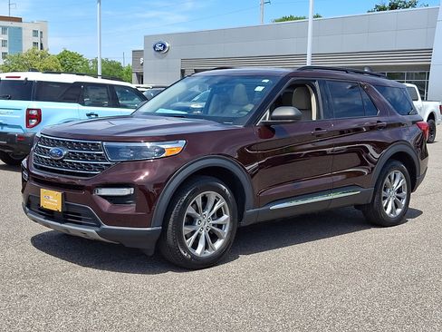 Certified 2023 Ford Explorer XLT w/ Equipment Group 202A AWD/4WD image 5
