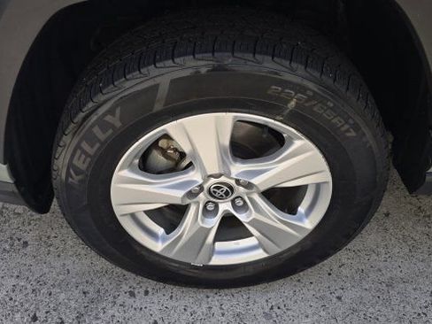 Used 2021 Toyota RAV4 XLE w/ Convenience Package AWD/4WD image 10