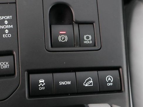 Used 2021 Toyota Highlander XLE image 38