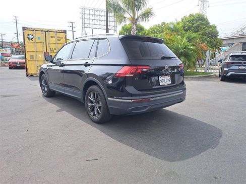 Certified 2022 Volkswagen Tiguan SE w/ Panoramic Sunroof Package image 7