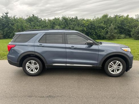 Used 2021 Ford Explorer XLT w/ Equipment Group 202A AWD/4WD image 16