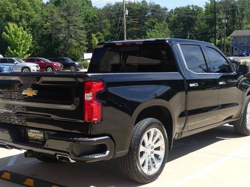 Used 2022 Chevrolet Silverado 1500 High Country w/ Technology Package AWD/4WD image 5