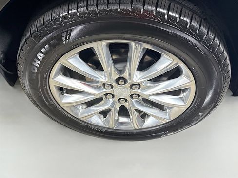 Used 2019 Buick Enclave Premium w/ Experience Buick Package FWD image 32