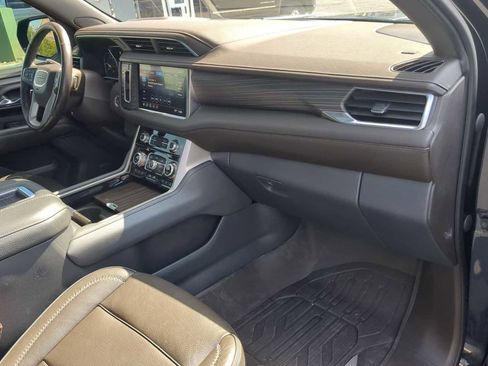 Used 2021 GMC Yukon Denali w/ Denali Premium Package AWD/4WD image 32
