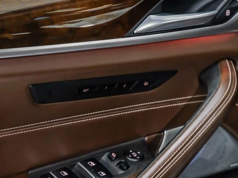 Used 2019 BMW M550i xDrive image 52