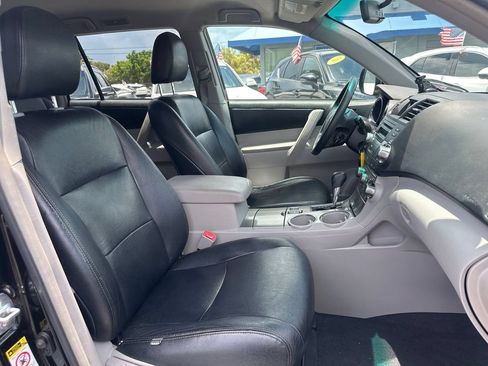 Used 2011 Toyota Highlander 4WD w/ Tow Pkg image 34