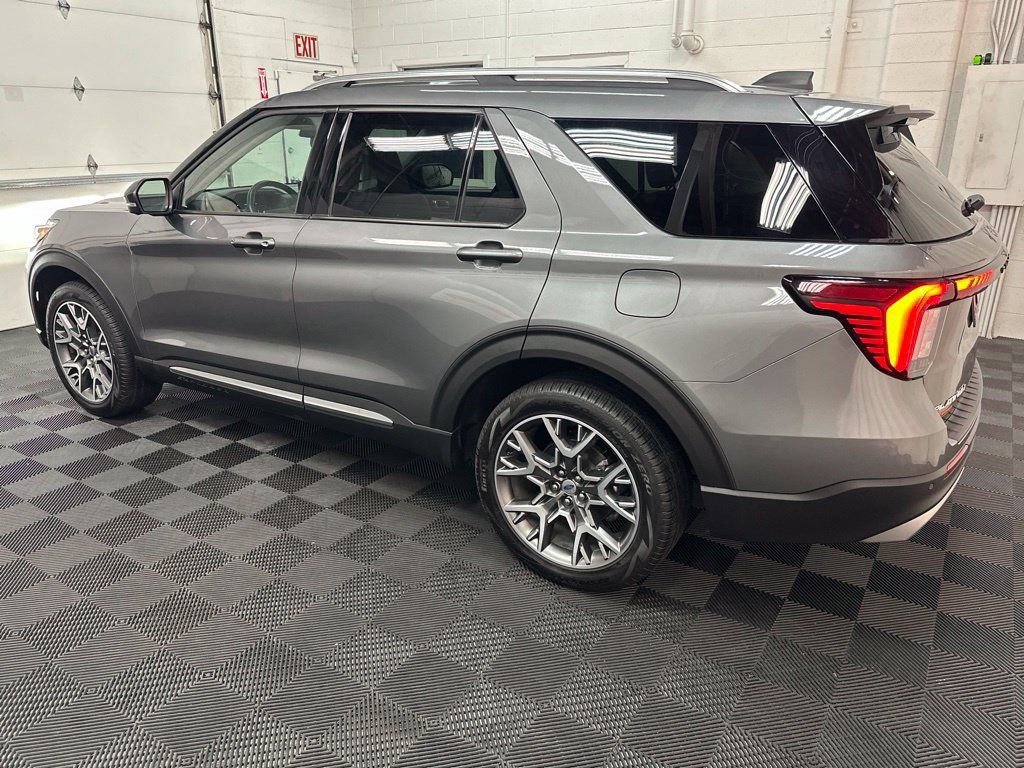 Used 2025 Ford Explorer Platinum w/ Ultimate Package AWD/4WD image 7