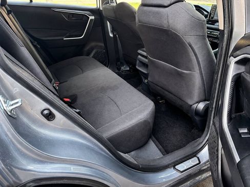 Used 2021 Toyota RAV4 LE AWD/4WD image 13