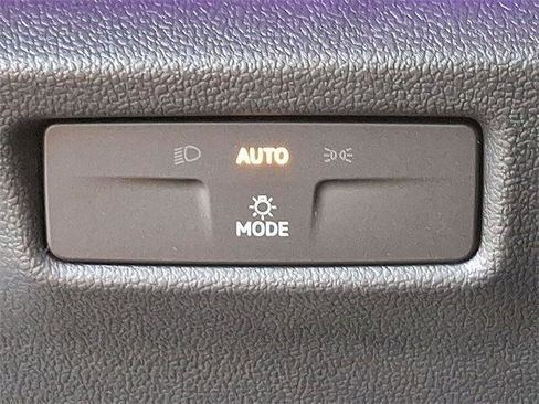 New 2025 Volkswagen Tiguan SE image 21