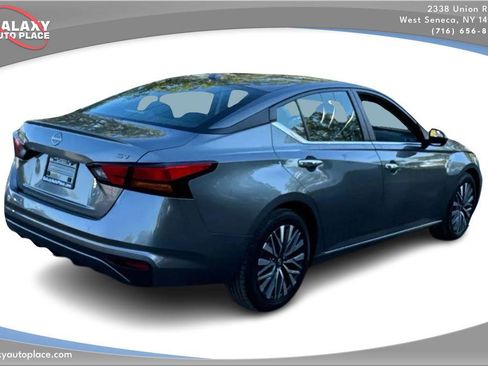 Used 2023 Nissan Altima 2.5 SV image 5