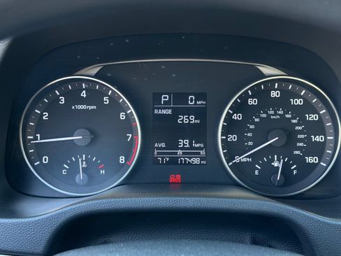 Used 2017 Hyundai Elantra SE FWD image 21