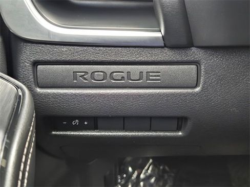 Used 2021 Nissan Rogue S image 29