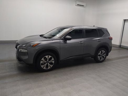 Used 2023 Nissan Rogue SV image 2