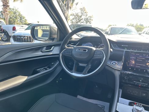 New 2026 Jeep Grand Cherokee L Laredo RWD image 33
