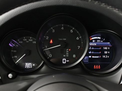 Certified 2025 Porsche Macan AWD/4WD image 16