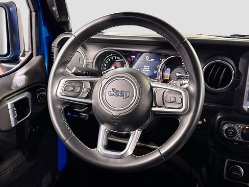 Used 2022 Jeep Wrangler Unlimited Sahara AWD/4WD image 18