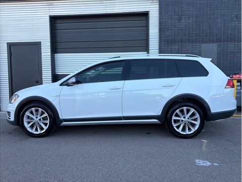Used 2017 Volkswagen Golf Alltrack SE AWD/4WD image 6