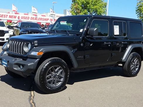 Used 2025 Jeep Wrangler Unlimited Sport AWD/4WD image 4