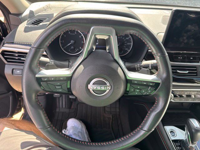 Used 2024 Nissan Altima 2.5 SR w/ SR Premium Package FWD image 2