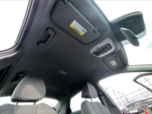 Used 2021 Hyundai Elantra SEL image 12