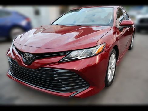 Used 2020 Toyota Camry LE image 1