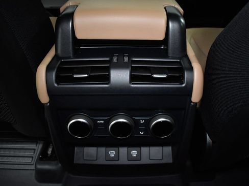 Used 2025 Land Rover Defender 130 V8 AWD/4WD image 43