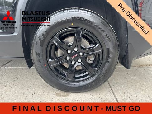 Used 2023 GMC Acadia AT4 w/ GMC Pro Grade Package AWD/4WD image 14