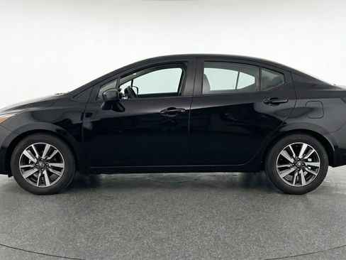 Used 2025 Nissan Versa SV image 5