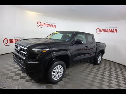 Used 2025 Toyota Tacoma SR w/ SR Upgrade Package AWD/4WD image 3