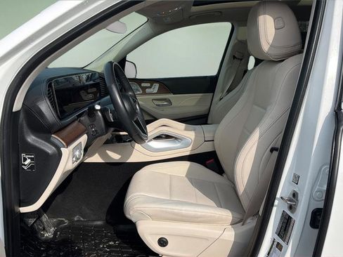 Used 2024 Mercedes-Benz GLS 450 4MATIC image 11