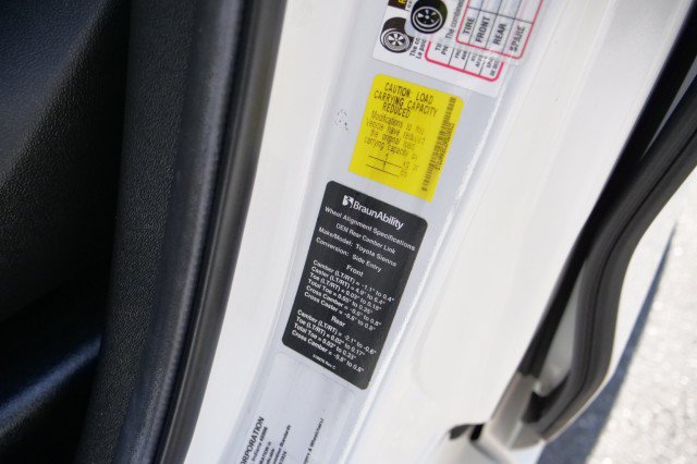 Used 2024 Toyota Sienna XLE w/ XLE Plus Package FWD image 51