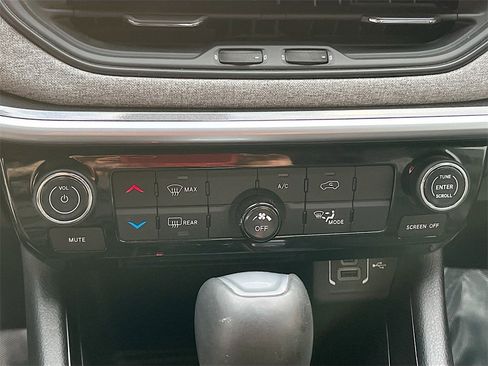 Used 2025 Jeep Compass Latitude image 15