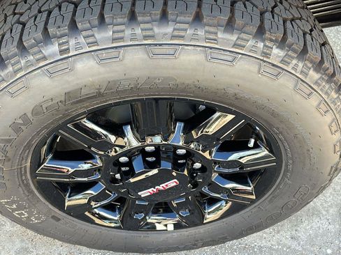 New 2026 GMC Sierra 2500 AT4 w/ AT4 Premium Plus Package AWD/4WD image 13
