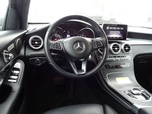Used 2018 Mercedes-Benz GLC 300 4MATIC w/ Premium Package image 15