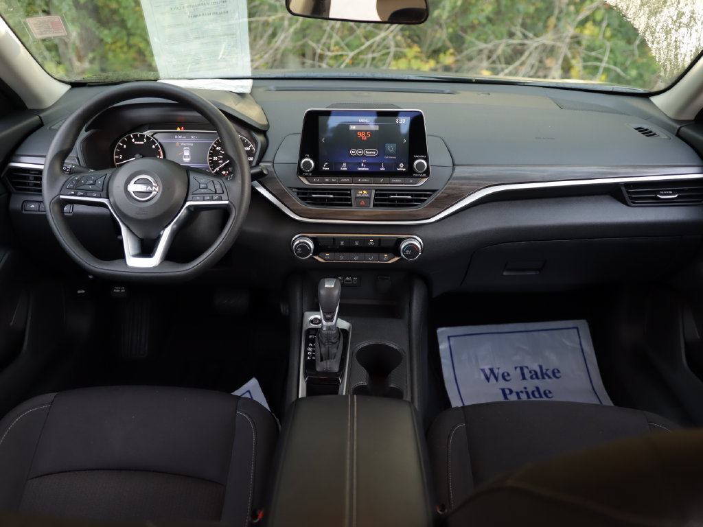 Used 2025 Nissan Altima 2.5 SV FWD image 17